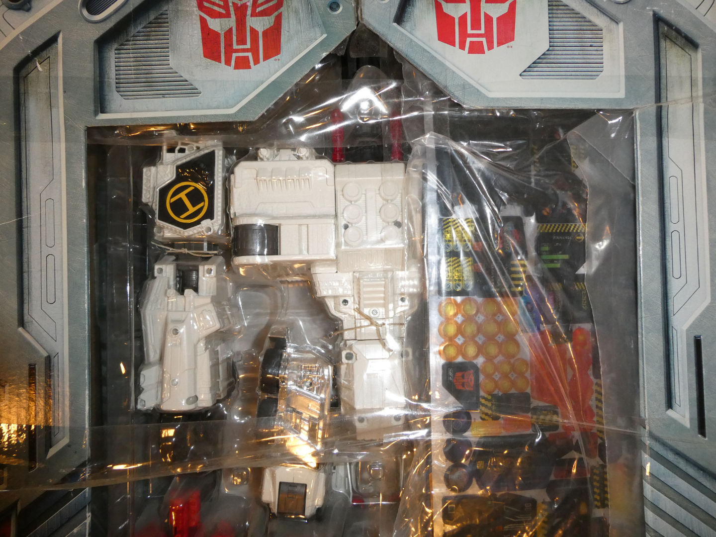 TRANSFORMERS GENERATIONS SDCC 2013 METROPLEX TITAN CLASS