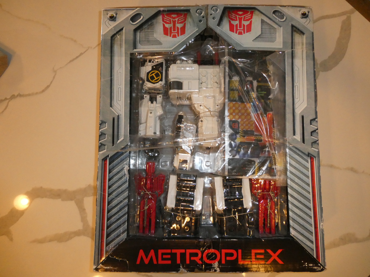 TRANSFORMERS GENERATIONS SDCC 2013 METROPLEX TITAN CLASS