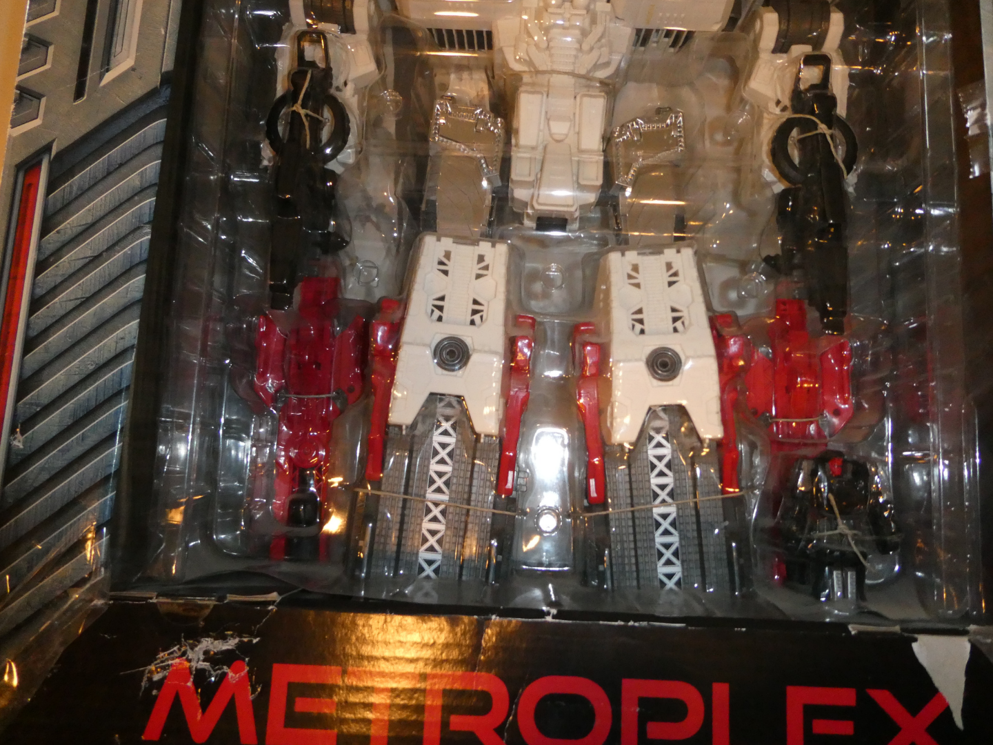 TRANSFORMERS GENERATIONS SDCC 2013 METROPLEX TITAN CLASS