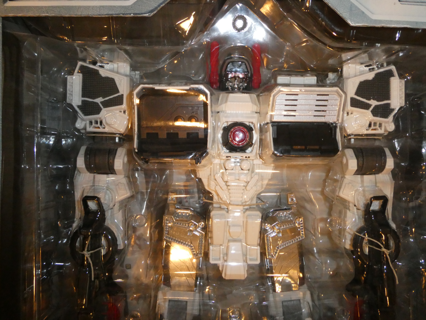 TRANSFORMERS GENERATIONS SDCC 2013 METROPLEX TITAN CLASS